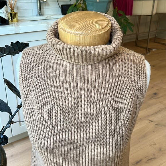 EUC Vince wool and cashmere blend light brown turtleneck sleeveless tunic - Picture 4 of 11